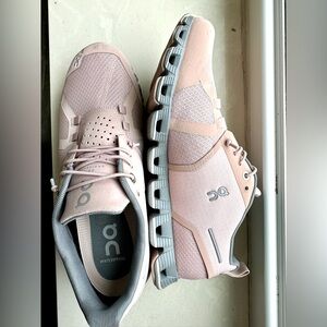 On Cloud | Cloud Waterproof Shoes 7.5